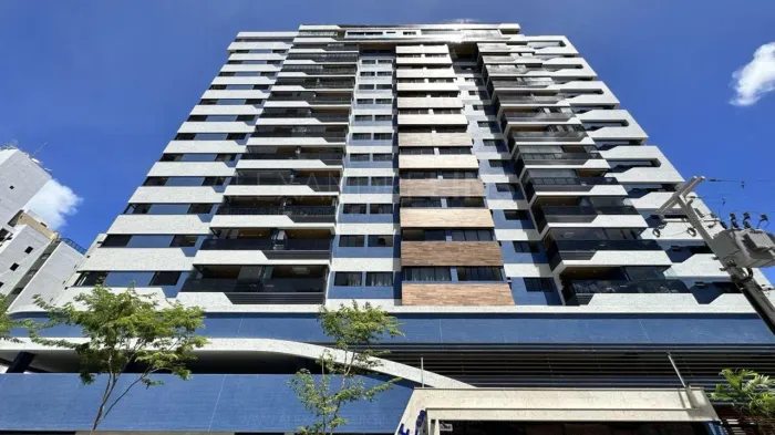 Apartamento espaçoso com 03 suítes e varanda gourmet na Ponta Verde