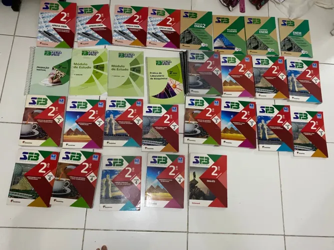 Vendo kit de livro segundo ano médio Farias Brito