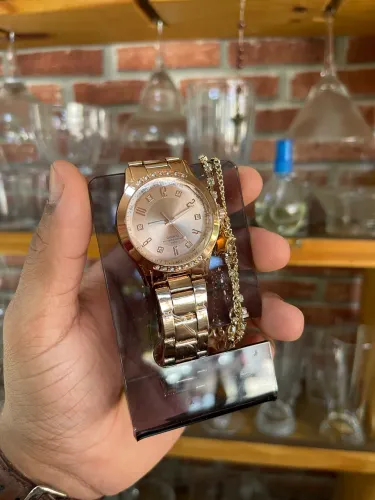 Relógios femininos + Pulseiras