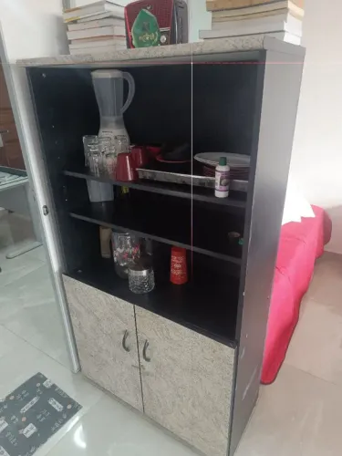Armário de Cozinha Preto com Portas em Granito sintético 