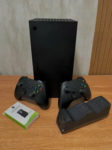XBOX SÉRIES X + 2 CONTROLES À BATERIA + CARREGADOR + EXTENSOR SSD