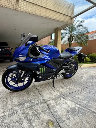 Vendo R3 com apenas 5700kms , 