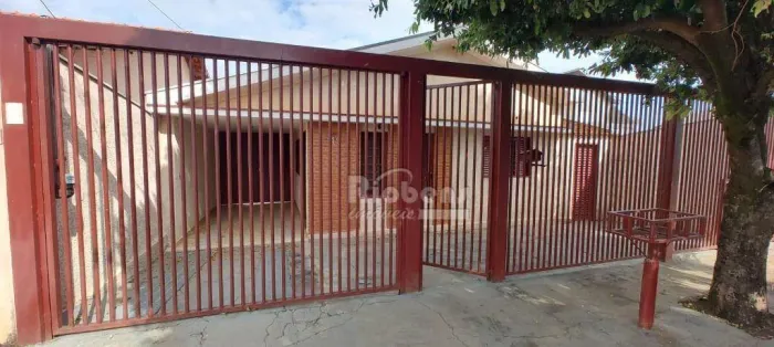 Casa com 3 dormitórios para alugar, 200 m² por R$ 2.000,00/mês - Vila Ipiranga - São José