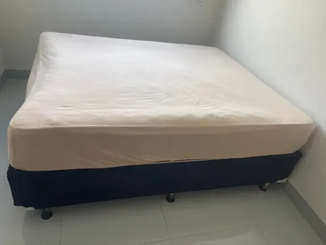 Vende-se cama box casal 1,30 x 1,88 Valor: 650,00 *
