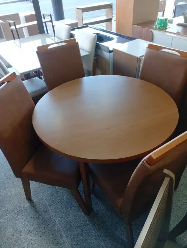 Mesa redonda 1,0 M em MDF com 4 cadeiras