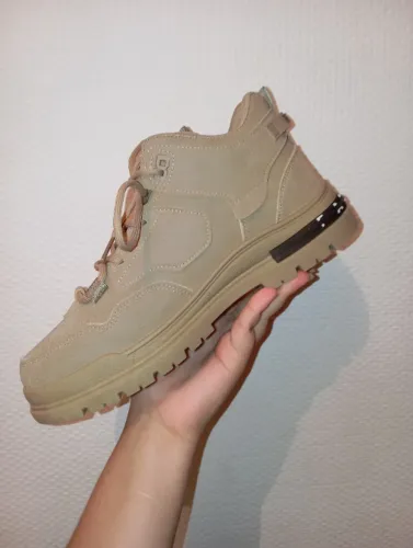 Tênis- Bota beje