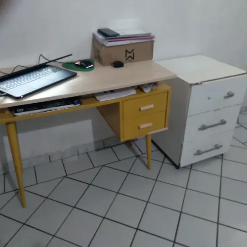 Mesa e Gaveteiro
