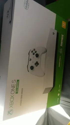 Xbox one series S 1tb (usado mas bem conservado)