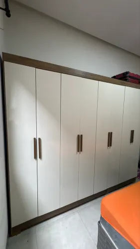 Guarda Roupa 8 portas