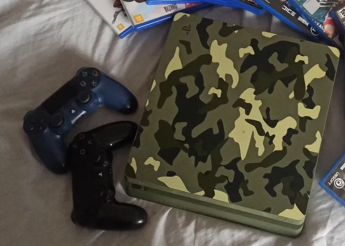 Ps4 + 2 controles