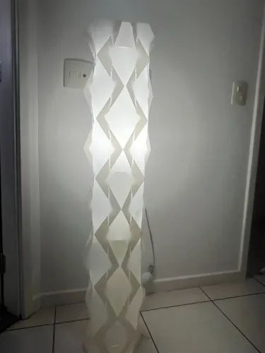Luminária desmontável. Cabe duas lâmpadas 