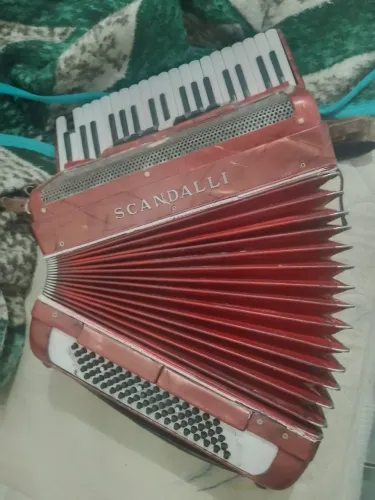 Sanfona scandali 80 Baixos ! *Funcionando Normalmente* o Valor é Negociável