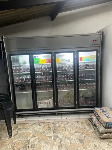 Freezer expositor vertical gelopar 4 portas .