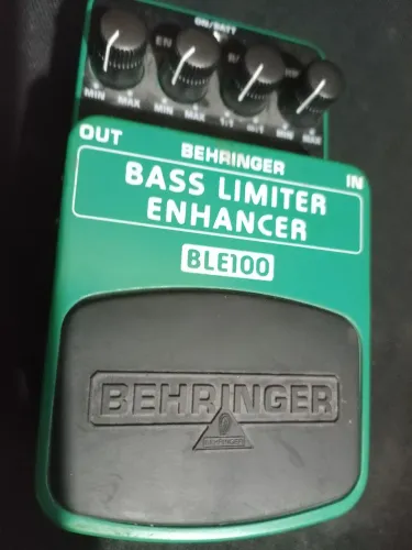 Pedal Behringer p Contra baixo