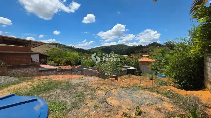 Terreno para venda possui 730m² em Centro - Simão Pereira - MG