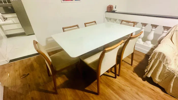 VENDO MESA DE JANTAR COM 6 CADEIRAS - R$ 3.000,00
