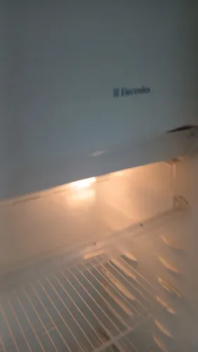 Vendo essa geladeira  funcionando perfeitamente 