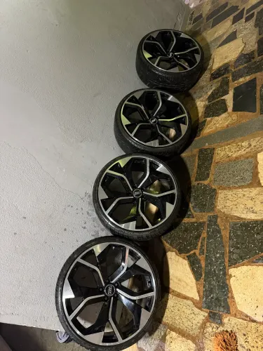 Rodas Audi RSq8 aro 22 pneus novos Acc cartão até 18x