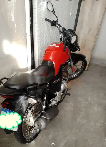 moto super nova e conservada unico donoo sem nadaa pra fazer so pegar e andar!!!