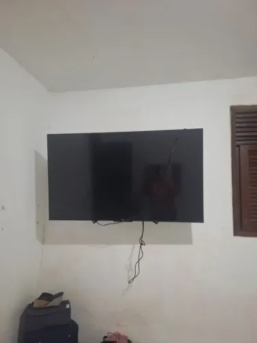 vendo TV TCL 50", led, smart tv, full HD, semi nova, nunca teve defeito, imagem ótima.