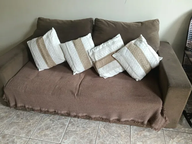 Vendo sofá grande e confortável, reclinável e com chaise (ele aumenta de tamanho) 500,00