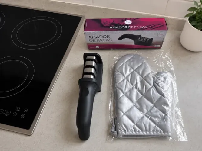 Kit Gourmet Cozinha com Afiador e Luva Térmica ( NOVO )