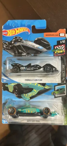 Carrinhos hot Wheels diversos $40