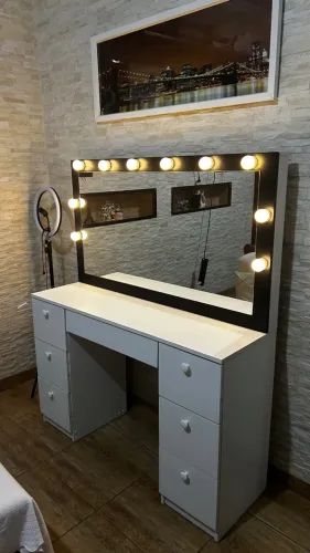 Penteadeira de MDF com luzes camarim