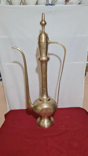 Anfora de metal indiana gigante. 90 cm .