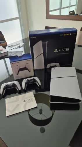Sony PS5 Digital 825GB, com 2 controles, super novo