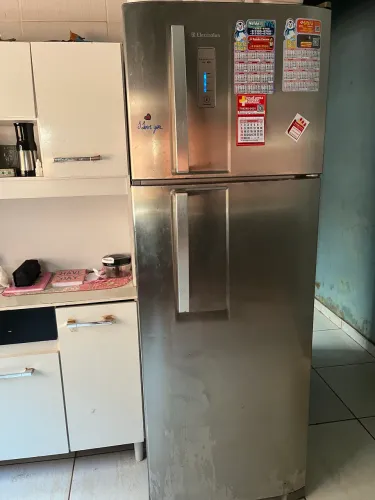 Geladeira leia a descrição