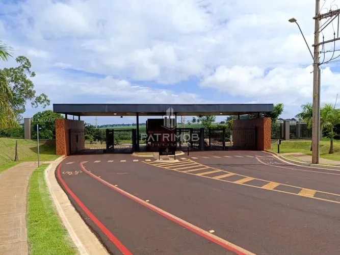 Lote de ilha c/ 400m² em condomínio "Riviera Village" - Cravinhos - SP