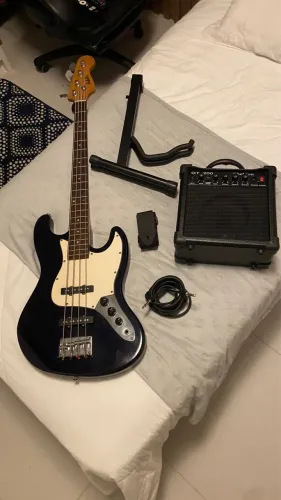 Baixo + Amplificador + Acessorios
