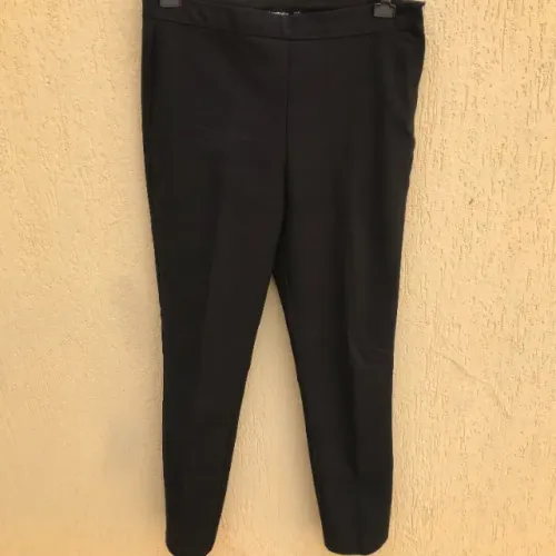 Calça Preta Em Alfaiataria Skinny Da Marca Stradivarius
