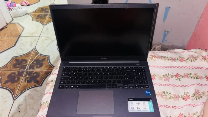 Samsung Galaxy Book4 Core i5 8GB SSD 512GB - Com Defeito na Tela e Dobradiça