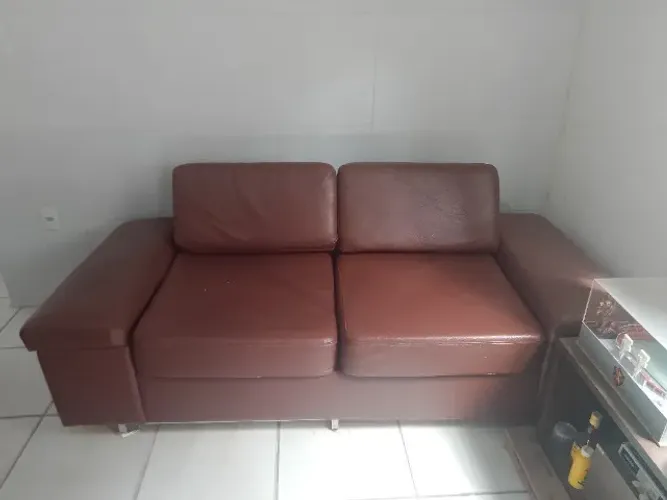 Sofá de couro 3 lugares 