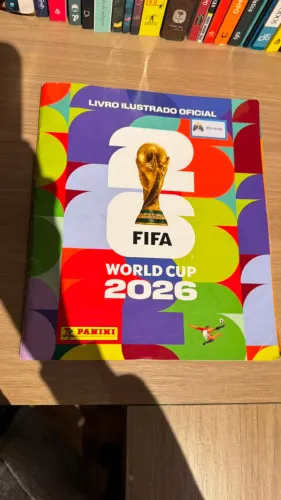 Album da copa com messi e vini jr e outras 144 figurinhas (sem CR7)