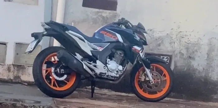 Vendo moto cb twister 2018