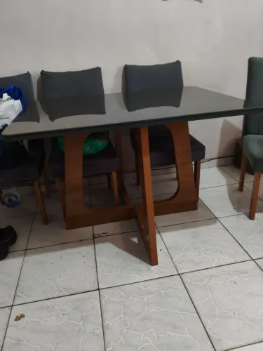 Mesa com tampo de video e 4 cadeiras