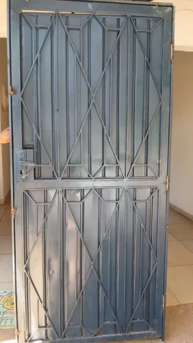 Porta de ferro