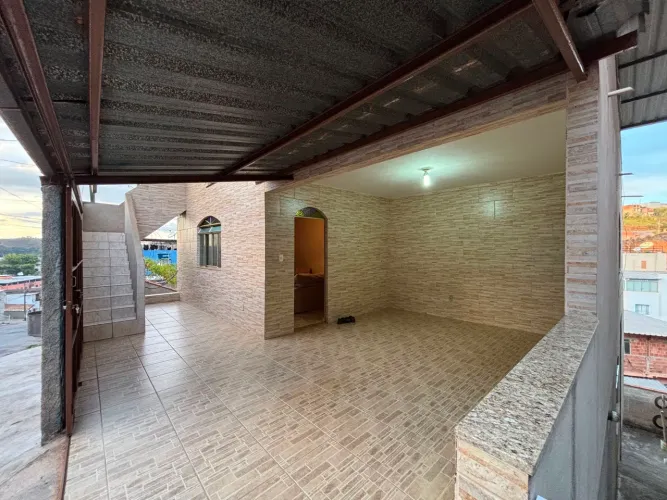 Excelente Casa Ampla em Nova Era