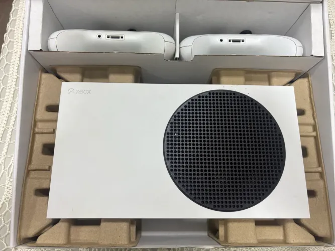 Xbox series S 512gb + dois controles originais