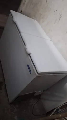 Vendo esta freezer 400 litros