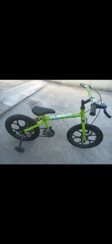 Bicicleta aro 16 com rodinhas