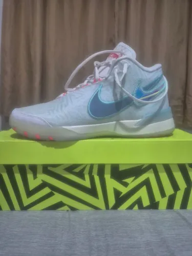 Tênis original Nike Tam 44 LeBron usado