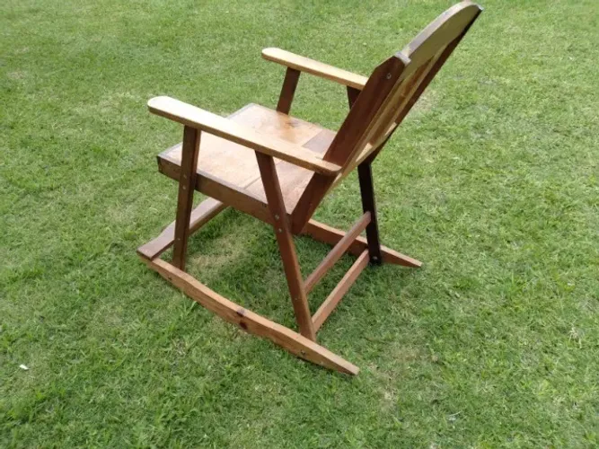 CADEIRA DE BALANÇO  - CONFORTO E ESTILO POR R$200,00 CADA CADEIRA