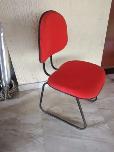 Cadeira Vermelha de Recepção