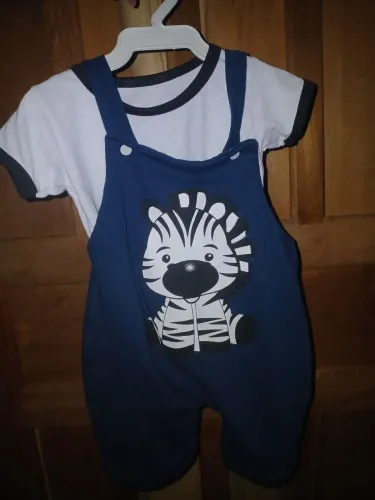 Macacão e sapatinho de bebê 