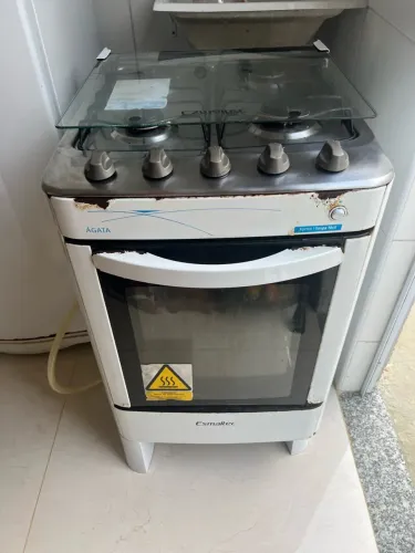 Vende se Fogão Eletrolux 4 bocas, todo funcionando boca e forno.