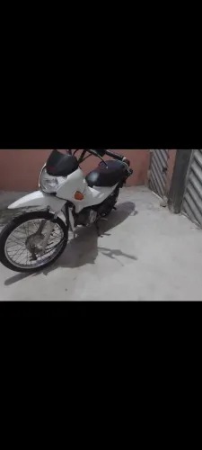 Moto em bom estado de uso
